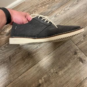 Toms lace up shoes